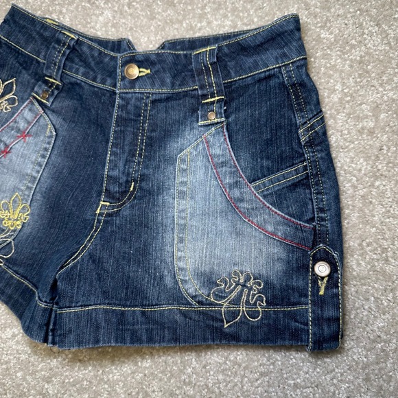 Y2k Vtg‎  Junior Denim Shorts Fleur de Lis Embroidery Embellished Blue Size 10 - Picture 3 of 6